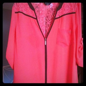 BEBE Spring blouse